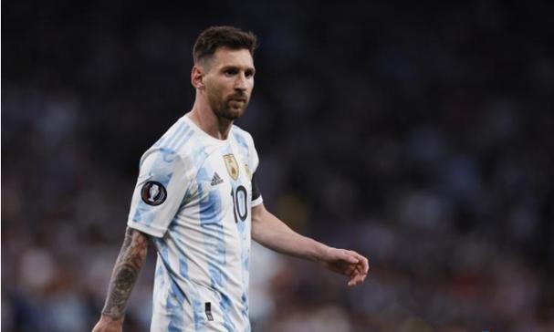 家常干锅鸡块秘诀：锁住鸡肉嫩滑，香气扑鼻，焦香入味无干柴_红椒_洋葱_锅边